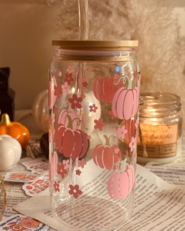 Kubek z bambusową pokrywką - różowe dynie z kwiatkami